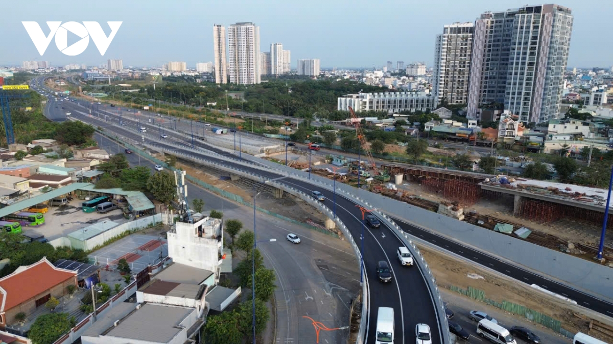 TP.HCM phải chuyển đổi mạnh mô hình tăng trưởng để đạt hai con số